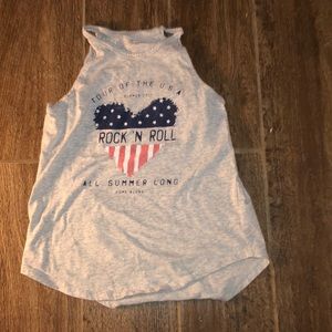 super cute crop top !